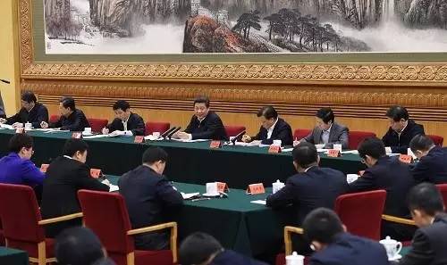 图为：2015年1月12日，，，中共中央总书记、国家主席、中央军委主席习近平在北京主持召开座谈会，，，同中央党校第一期县委书记研修班学员举行座谈并揭晓主要讲话。。。。