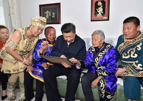 习近平登上黑瞎子岛 探望赫哲族群众 - 社会热门 - 必发bifa