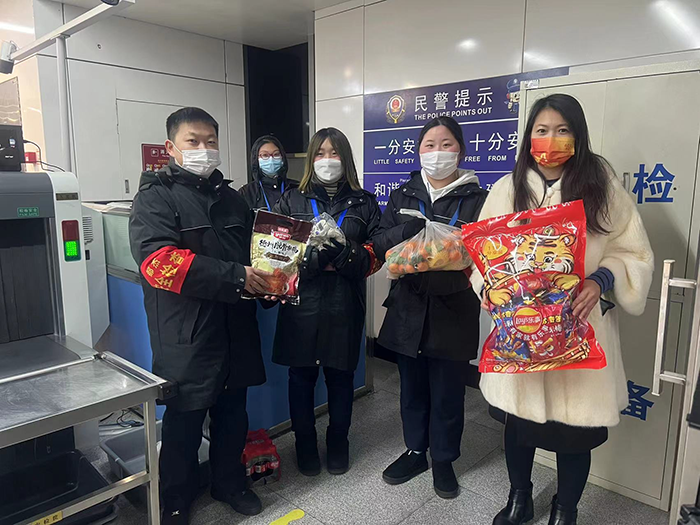 平安春节  谢谢有你——致敬坚守在岗位上的保安员们 - 公司新闻 - 必发bifa